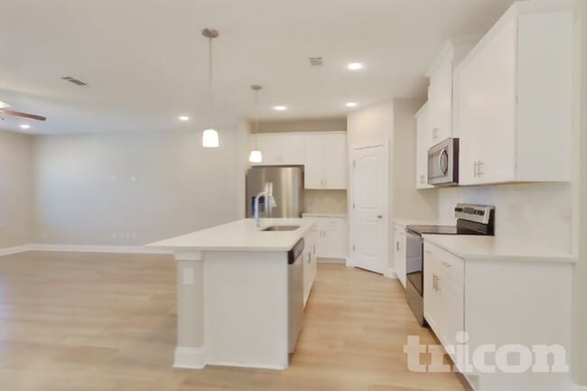 Building Photo - 1331 Carriage Park Dr