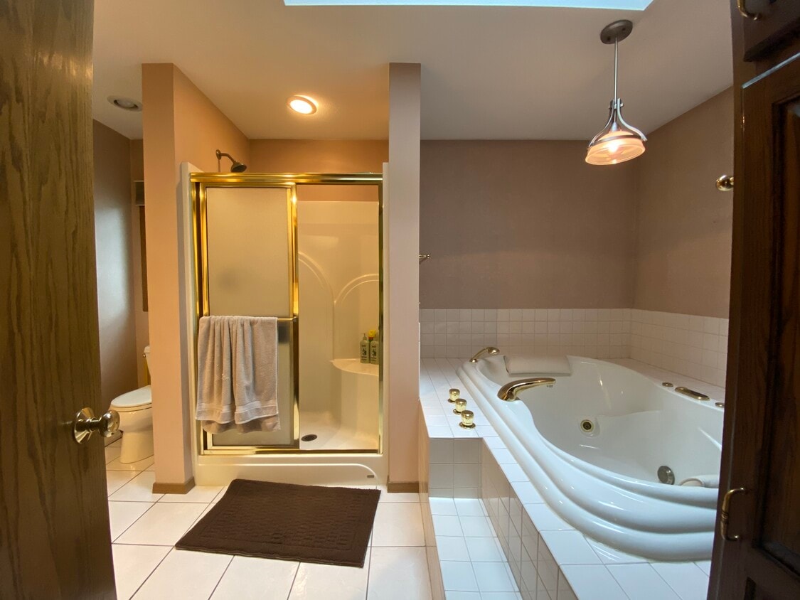 2250 Woodlawn St, Dubuque, IA 52001 House Rental in Dubuque, IA