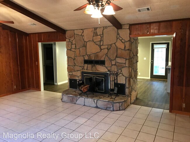 Building Photo - 4 br, 2 bath House - 313 Leonard Hunt Rd