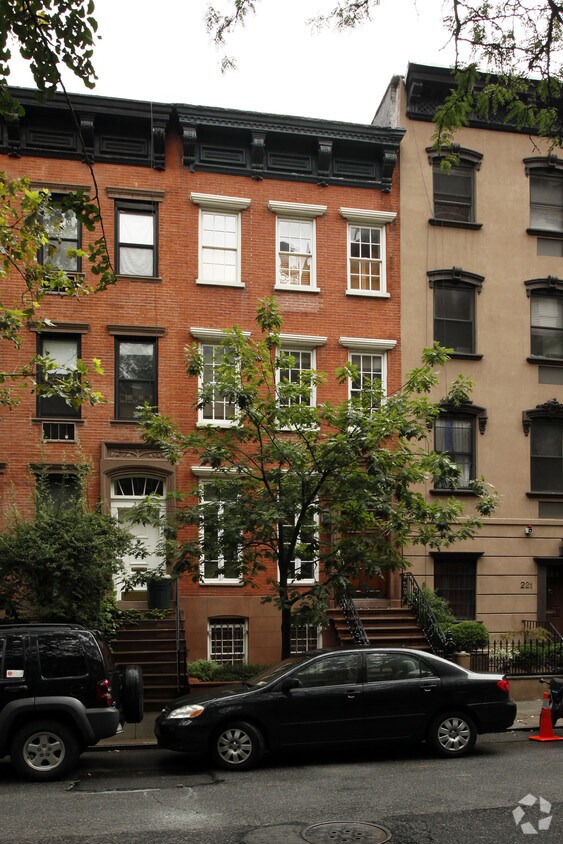 Building Photo - 219 E 31st St