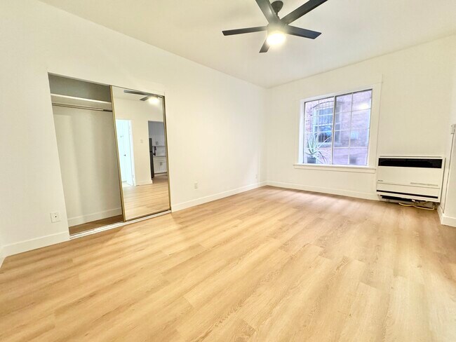 Foto del edificio - 1110 S Lake St