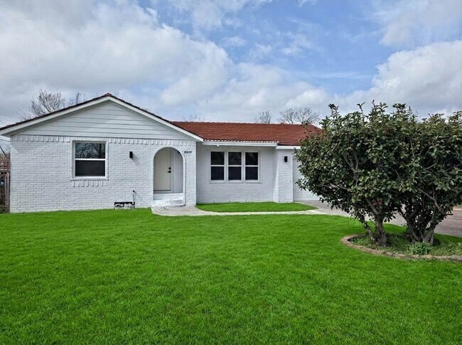 Foto del edificio - 4607 Englewood St