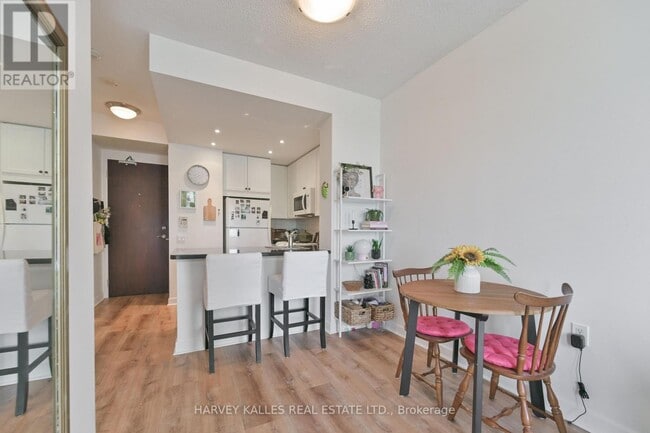 Building Photo - 85 Bloor St E