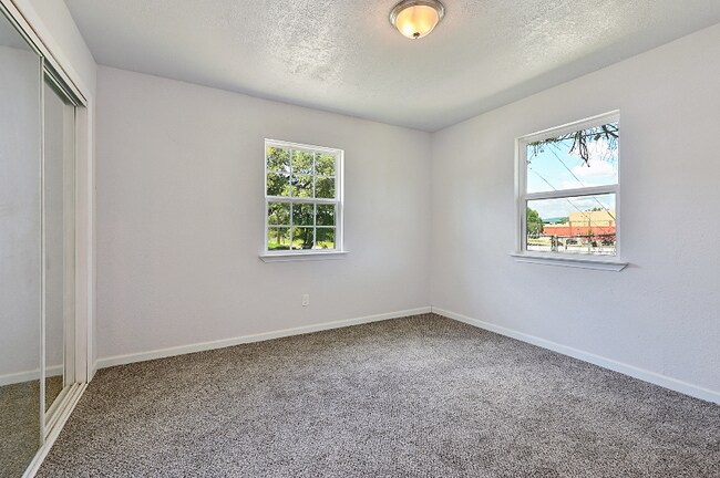 Building Photo - 411 N Randolph Ave