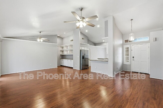 Foto del edificio - 4425 E Douglas Ave