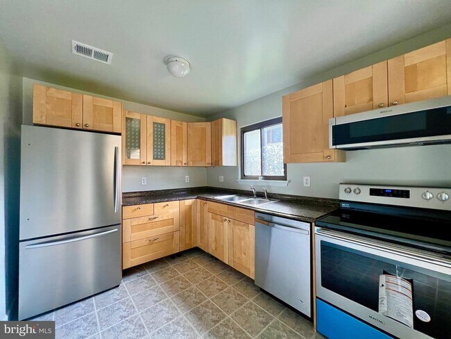 Foto del edificio - 8405 Mina Loma Ct