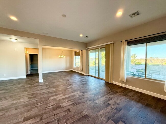 Building Photo - Gorgeous home in Chino Valley