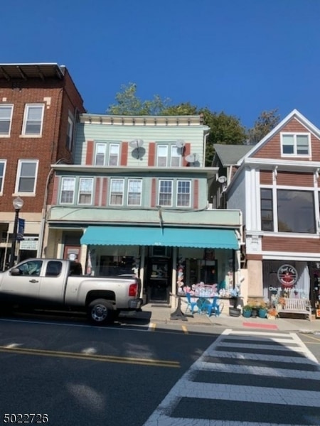 Primary Photo - 813 Main St