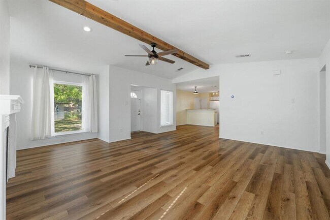 Foto del edificio - 4006 Alexandria Dr