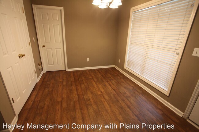 Foto del edificio - 3 br, 3 bath House - 130 Maple Street