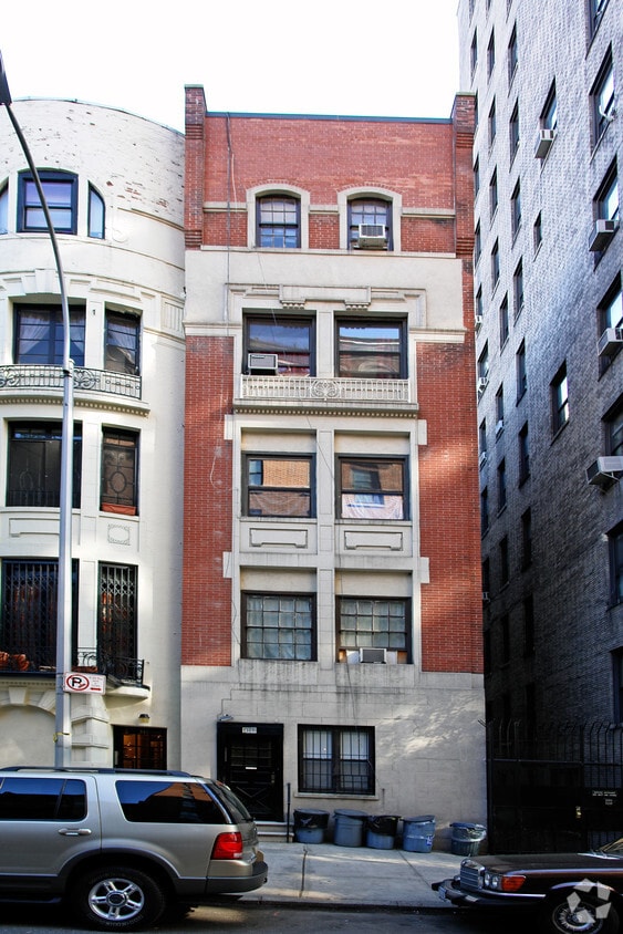 Building Photo - 309 W 85th St