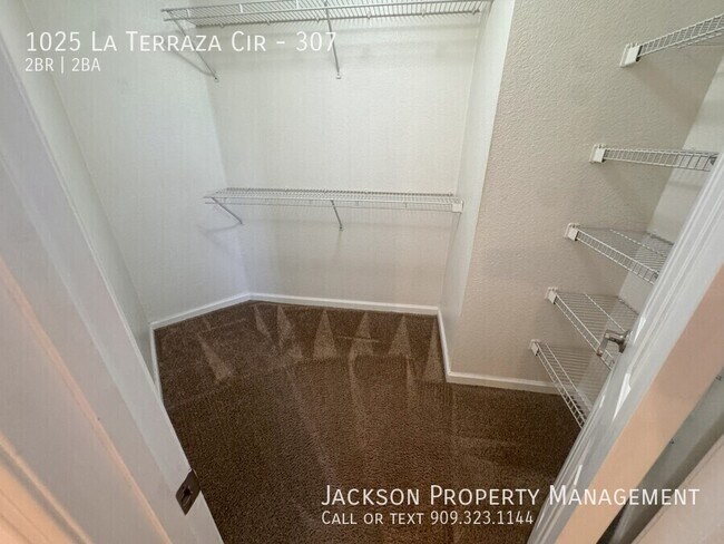 Building Photo - 1025 La Terraza Cir