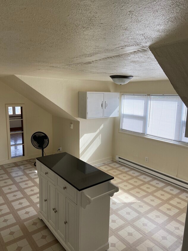 1212 Buffalo St Unit 4, Peru, IL 61354 Apartments in Peru, IL