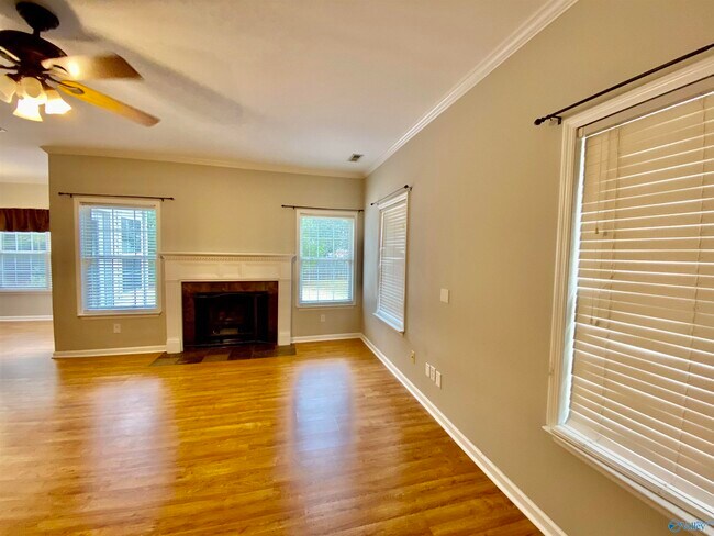 Foto del edificio - 306 Holly Springs Dr