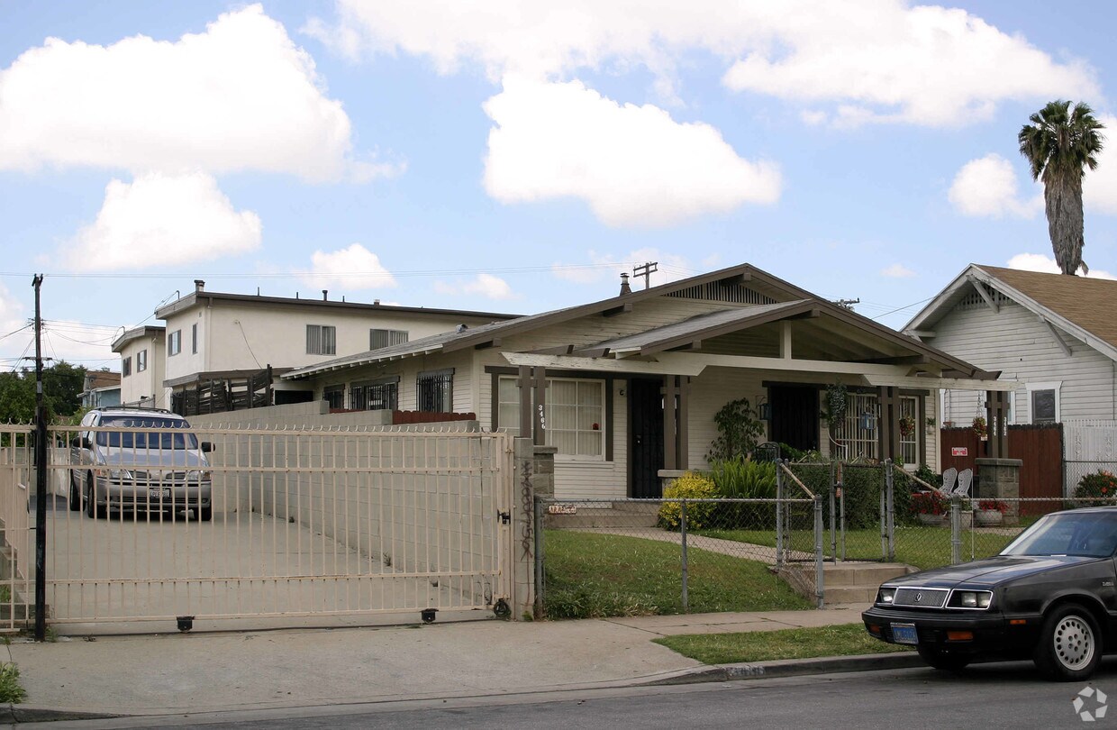 Primary Photo - 3462 Sabina St