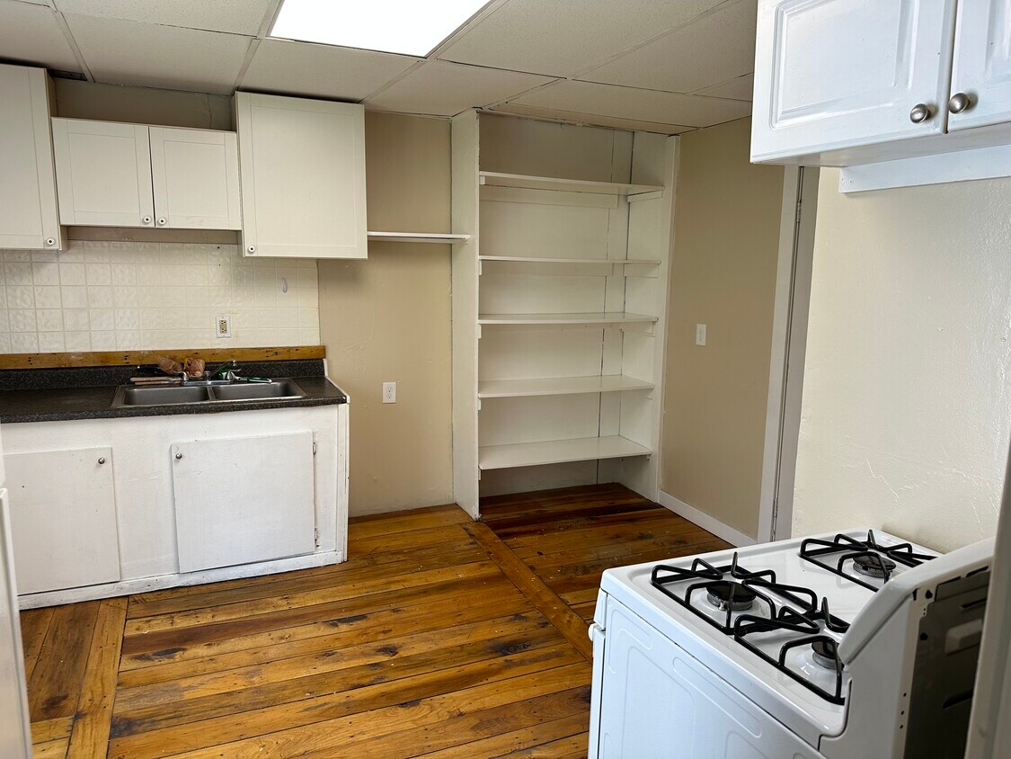 1136 W 9th St Unit 2, Ashtabula, OH 44004 1136 W 9th St Ashtabula, OH Apartments for Rent in