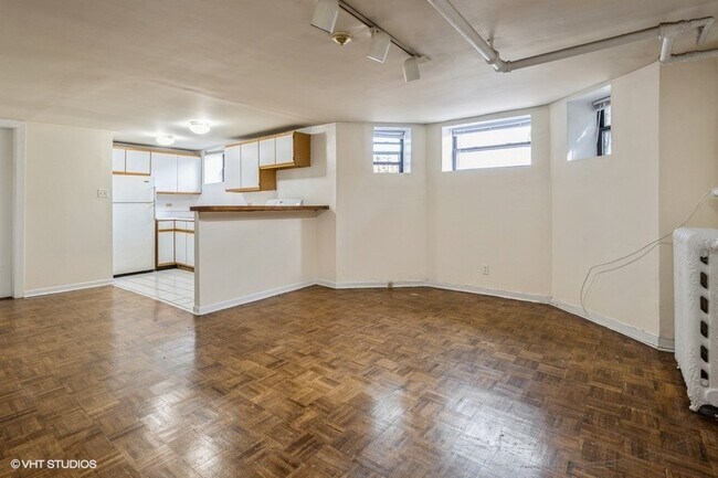 Foto del edificio - 1200 W Addison St