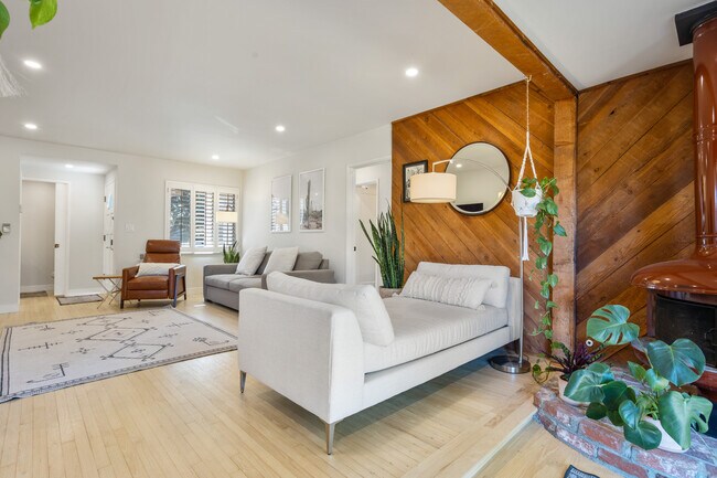 Foto del edificio - 5923 Abernathy Dr