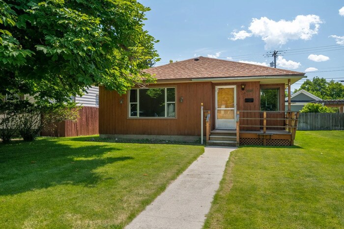 Primary Photo - Newly renovated, pristine 4 bedroom house