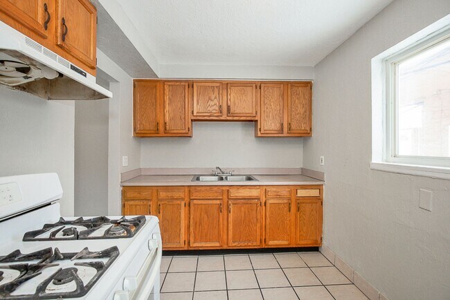 Foto del edificio - 2 BED 1.5 BATH UNIT IN THE BANBURY CONDOMINIUMS!