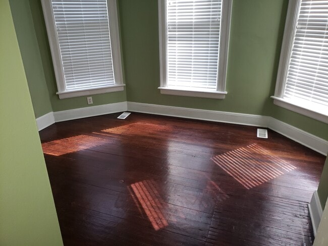 Building Photo - 2225 Scottwood Ave