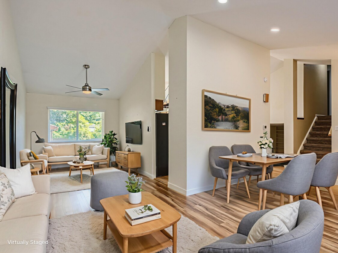 Foto principal - Charming 4 Bedroom 2.5 Bath in Lakewood!