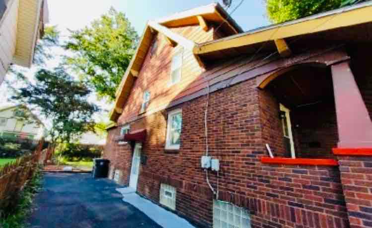 466 Adkins Ave Akron, OH 44301 – photo 4