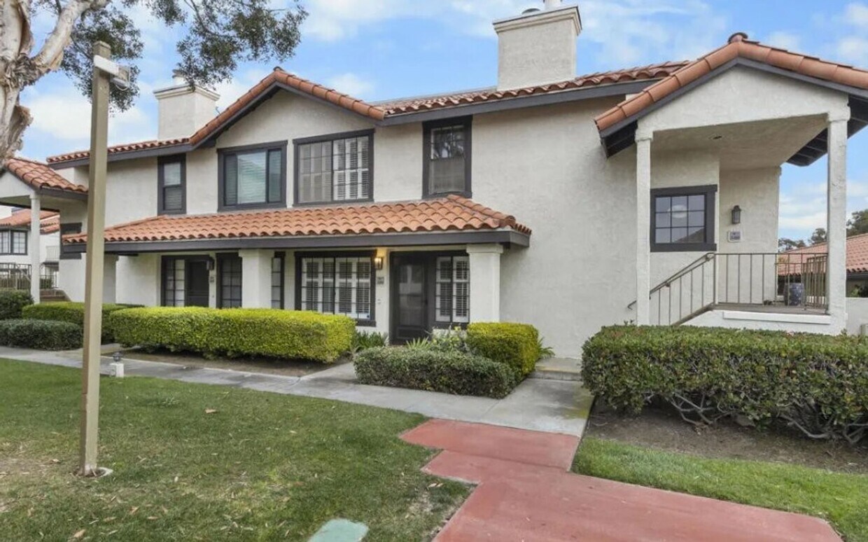 Primary Photo - 2262 Martinique Ln