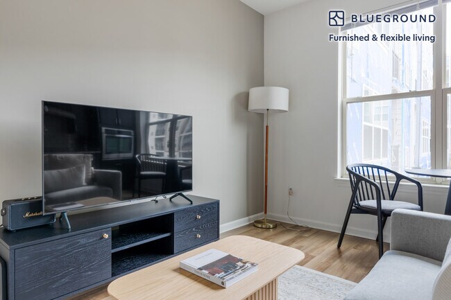 Foto del edificio - 333 Great River Rd