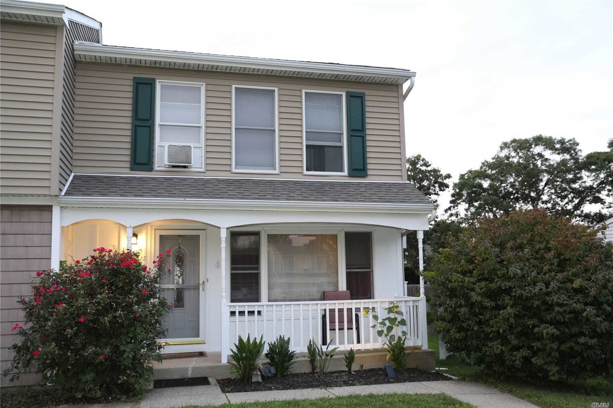143 Marion St, Sayville, NY 11782 House Rental in Sayville, NY