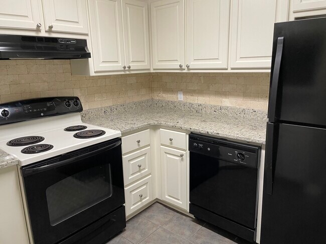 Building Photo - 37296 Northwood Aly