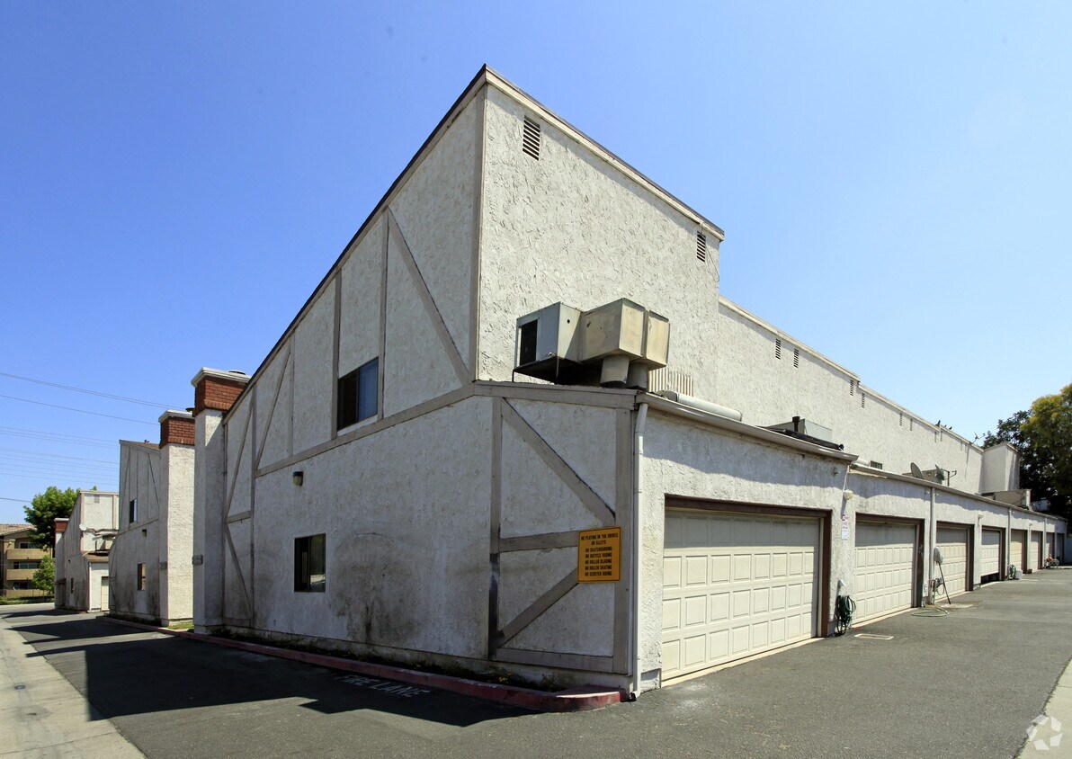 Building Photo - Hampton Circle