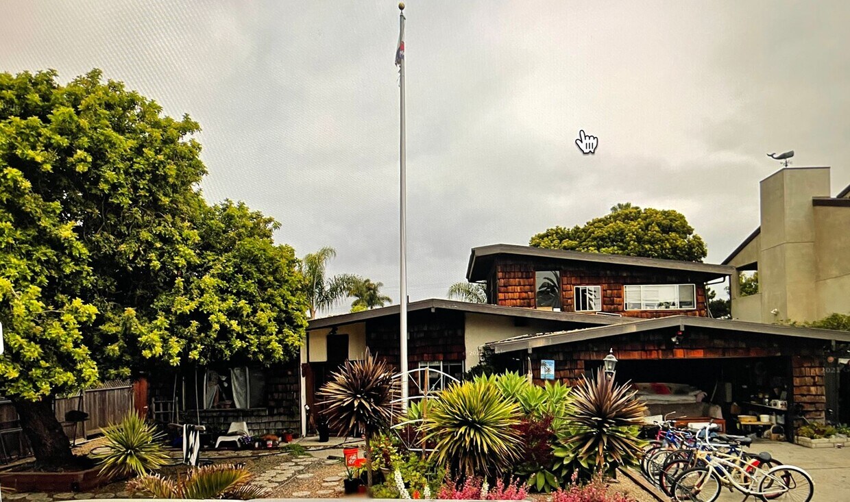 Building Photo - 6876 Del Playa Dr