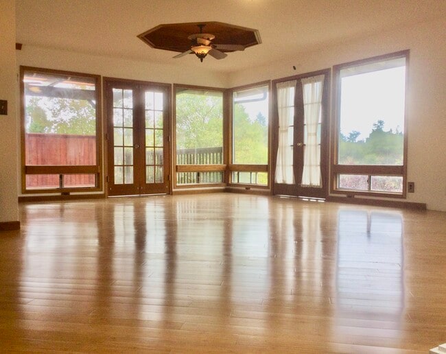 living room - 3468 Pinewood Dr