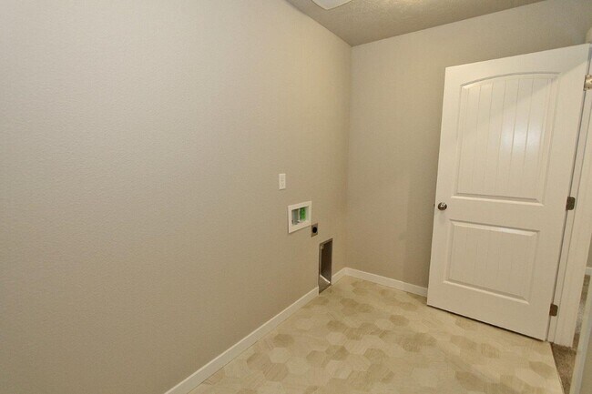 Foto del edificio - Spacious Home w/Open Floor-Plan