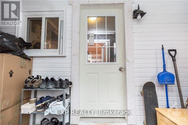 Building Photo - 211 Harriet St