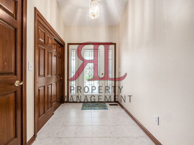 Foto del edificio - 6016 Kentigern Ct S