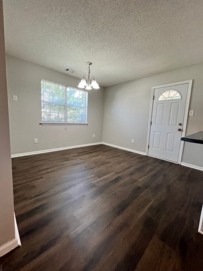 Foto del edificio - 206 Worthington Ln