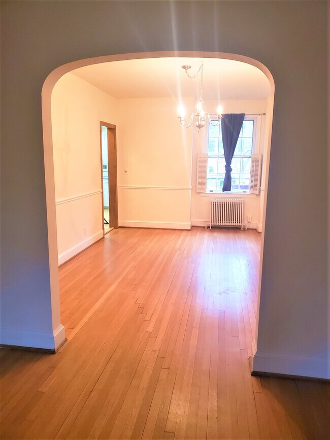 Foto del edificio - 3829 Calvert St NW