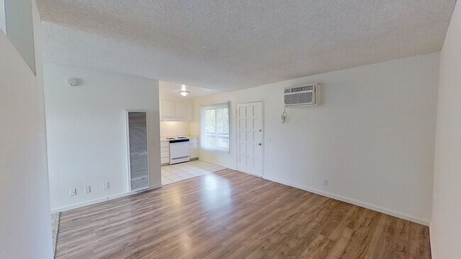 Foto del edificio - 583 N Tustin Ave