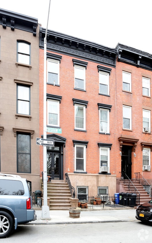 Primary Photo - 228 Degraw St