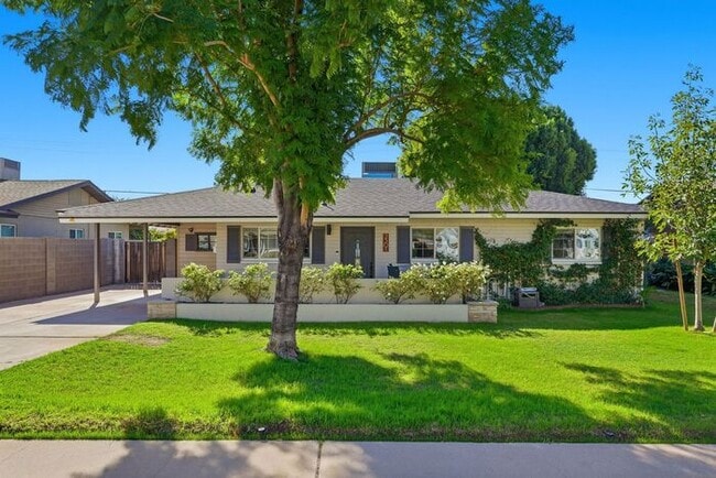 Building Photo - Modern 4 Bedroom, 3 Bathroom Home