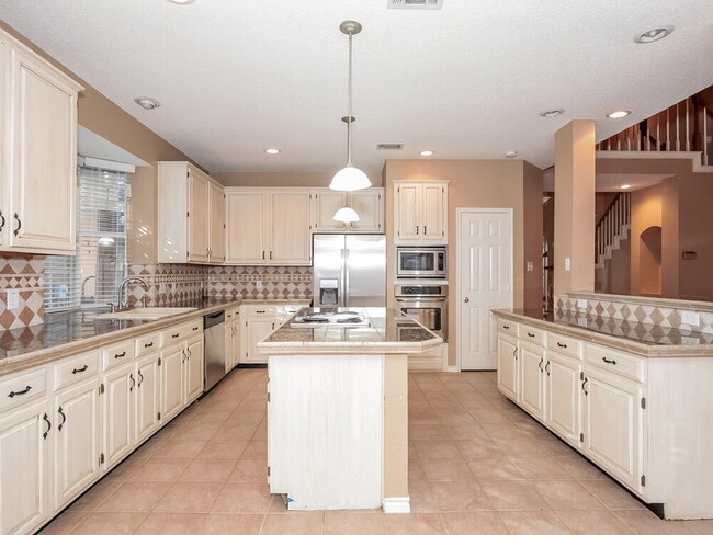 Foto del edificio - 2680 Hillside Dr
