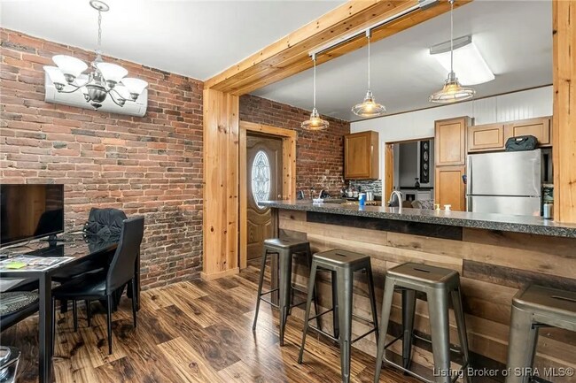 Foto principal - 531 E Chestnut St