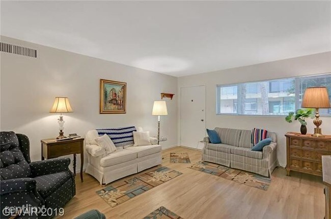 Foto del edificio - 2 br, 2 bath  - 356 E Desert Inn Rd Apt 116