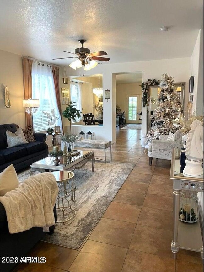 Foto del edificio - 6623 W Golden Ln