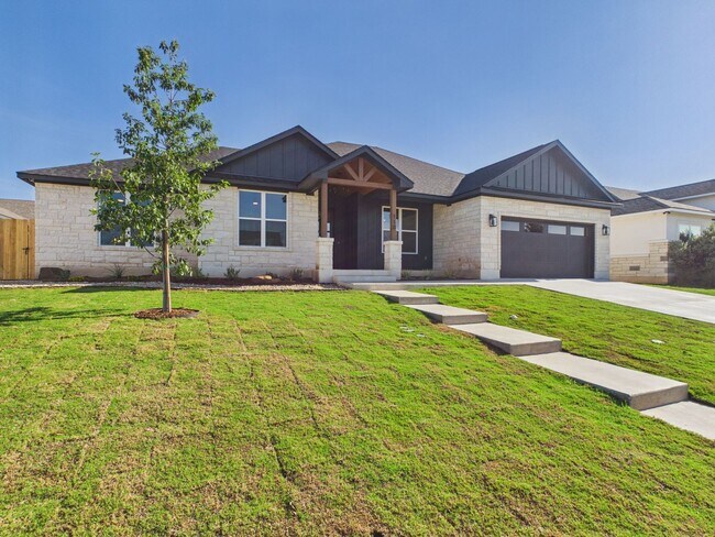 Foto del edificio - 4 Bedroom, 2.5 Bath Home with Luxury Finishes, Statement Kitchen & Private Primary Suite