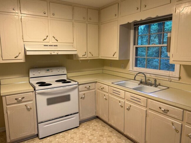 Building Photo - 1028 Dawn Dr