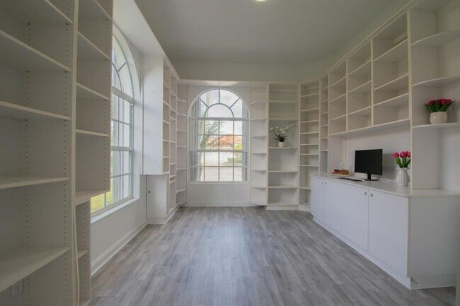 Foto del edificio - 7046 Fish Creek Ln