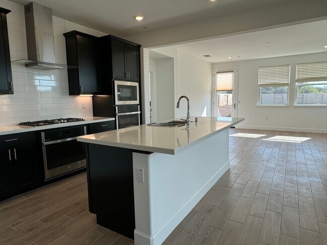 Foto del edificio - Avail by June 25th. Solar home in 55+ gated community at Heritage Placer Vineyards